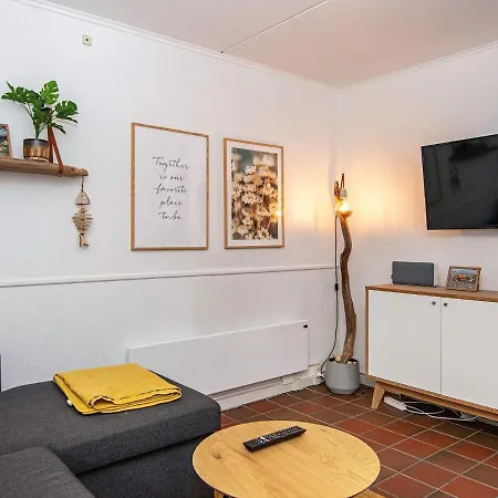 4 Person In Fano-by Traum Fano