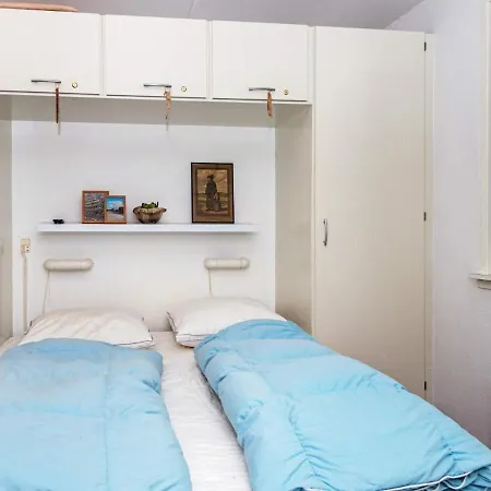 4 Person In Fano-by Traum Fano