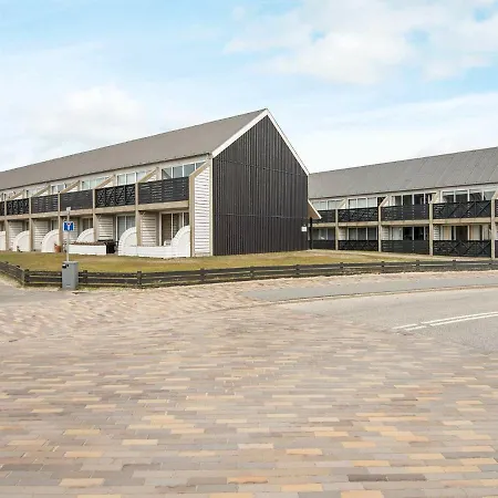 4 Person In Fano-by Traum *